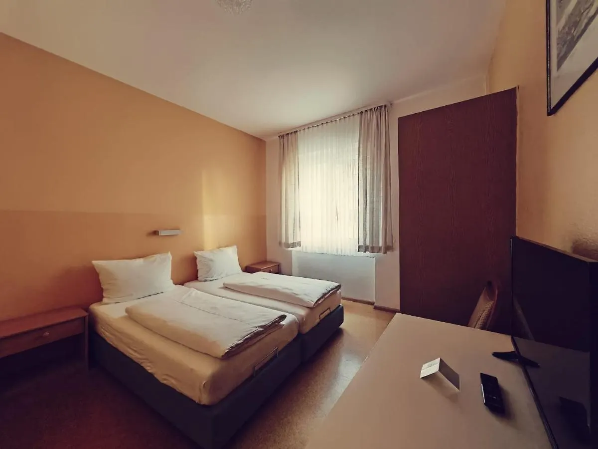 City Hotel Bauer Mit Aufzug With Elevator Nuremberga Casa de hóspedes